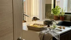 El truco para que la ensalada de papa quede inolvidable: aliña las papas cuando aún están tibias