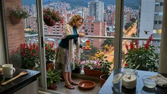 Cómo atraer colibríes a tu balcón o jardín con 6 flores fáciles de conseguir en Colombia