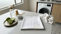 Manchas amarillas en la almohada: cómo aclararla con limón (y qué evitar para no dañarla)